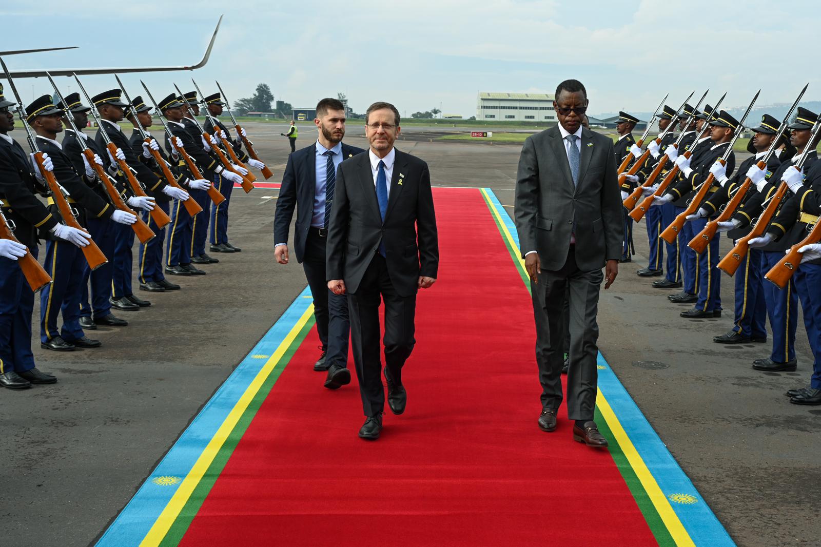 הנשיא יצחק הרצוג ברואנדה