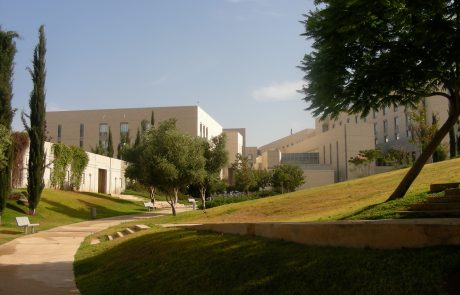 רוח ההתנדבות הישראלית: סטודנטים מהאוניברסיטה הפתוחה זכו בפרס על תרומה יוצאת דופן לחברה