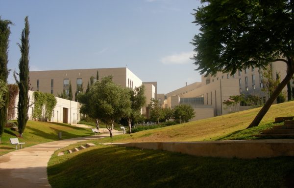 רוח ההתנדבות הישראלית: סטודנטים מהאוניברסיטה הפתוחה זכו בפרס על תרומה יוצאת דופן לחברה