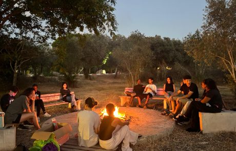 לפני הצלצול הראשון: בכפר הנוער עיינות כבר פתחו את שנת הלימודים תשפ”ז
