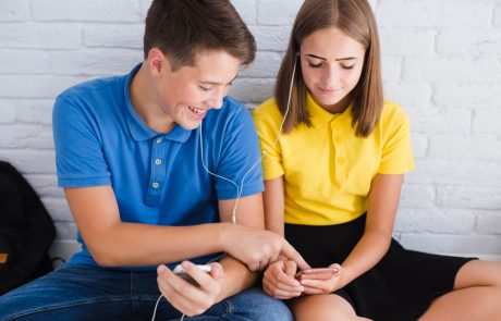 איך לשמור על גבולות דיגיטליים בריאים אצל בני נוער?