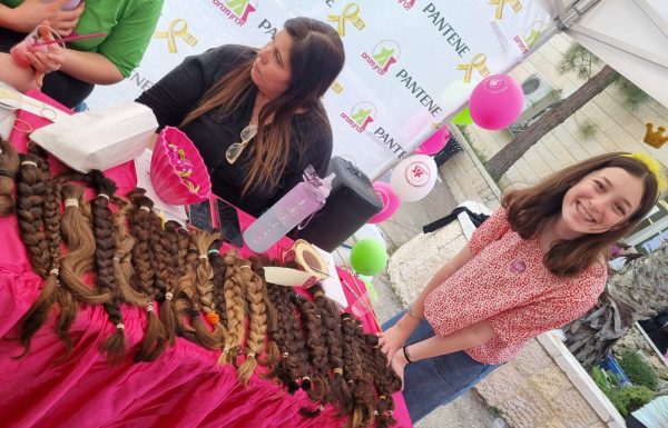 מיזם מרגש: בנות אולפנה תרמו עשרות צמות לחולי סרטן