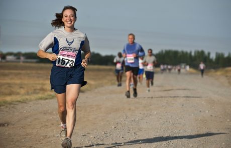 רצים בדממה: המרוץ שמשמיע את קולן של מלאכיות הדממה